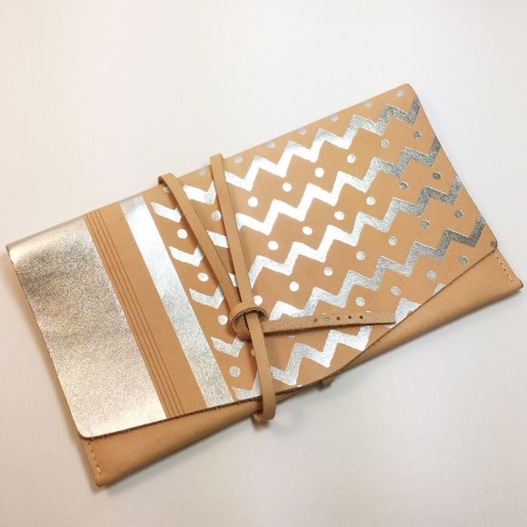 Alana Hadid X Lou & Grey Handbags - Alana Hadid X Lou & Grey Leather Clutch